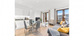 Metropolitan Luxury: Chic 2BR Flat in St. Albans